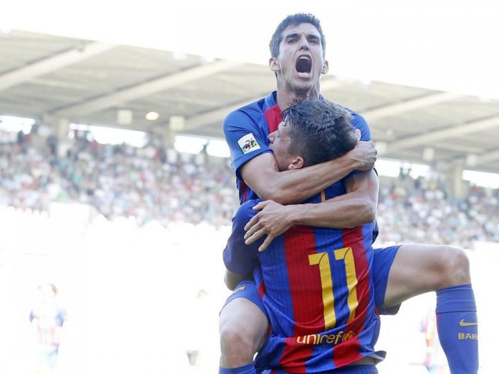 Alfaro celebra un gol con el Barcelona B.