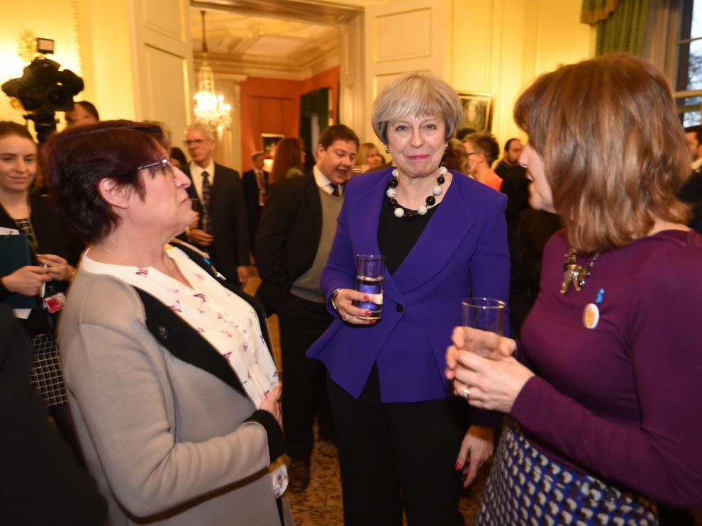 La primera ministra británica, Theresa May, en el acto de este miércoles en reconocimiento del legado de Joe Cox.