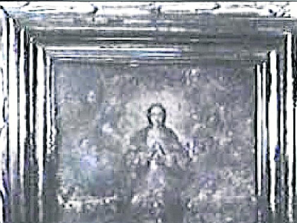 El lienzo de la Inmaculada, del siglo XVIII, no regresó a Sijena con las otras 43 piezas. El Museo de Lérida no la encontró en sus instalaciones cuando el 11 de diciembre acudieron a buscarlas los técnicos aragoneses. Solo días más tardes comunicó su hallazgo en dependencias del obispado.