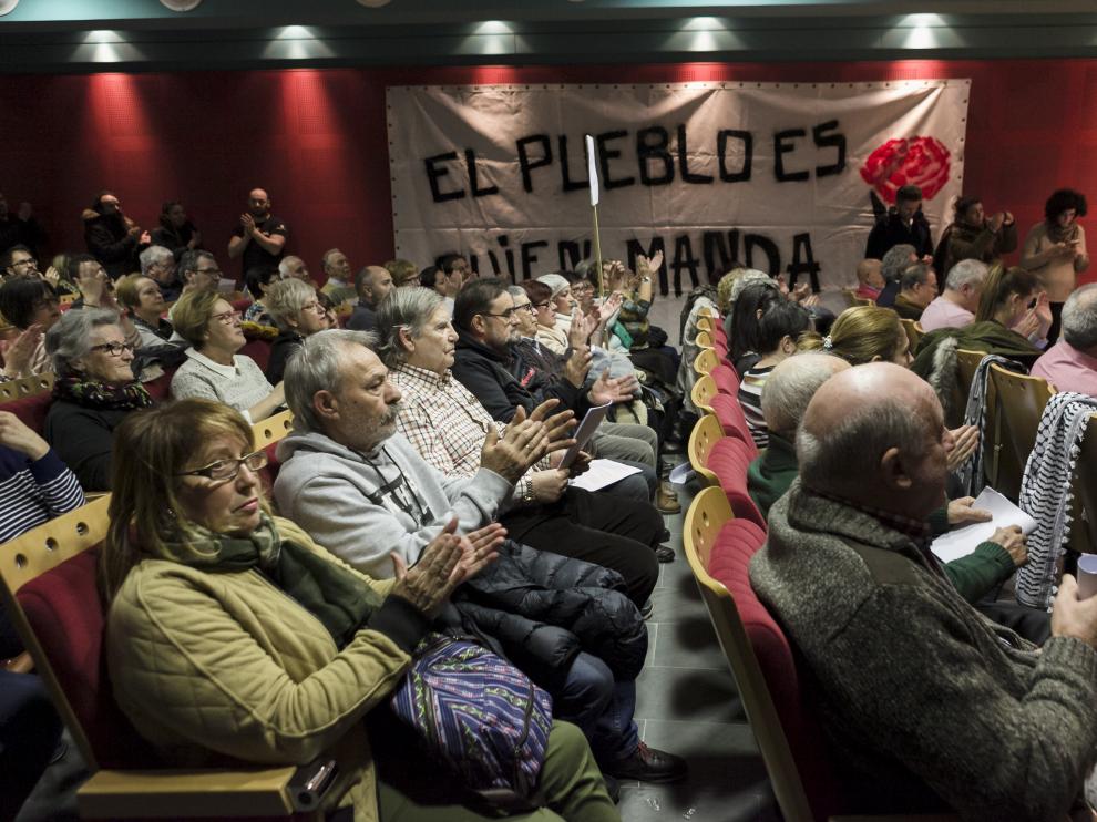 Vecinos de La Muela en la asamblea ciudadana convocada por el Ayuntamiento.