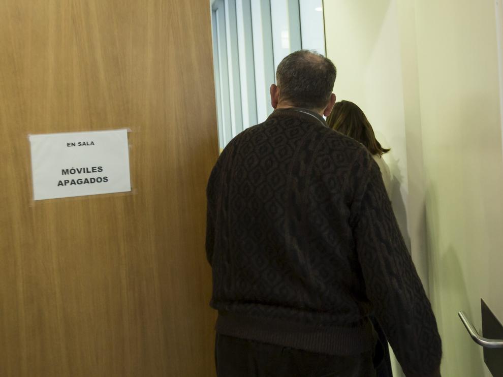 El acusado, José Manuel Fillola, entrando en la sala de vistas de la Audiencia Provincial.