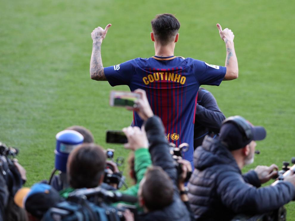 Philippe Coutinho, el fichaje más caro de la historia del fútbol español, en su presentación con el Bacelona.