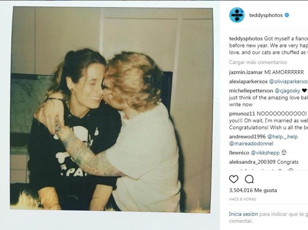 Ed Sheeran anuncia que se ha "comprometido" con su novia de siempre.