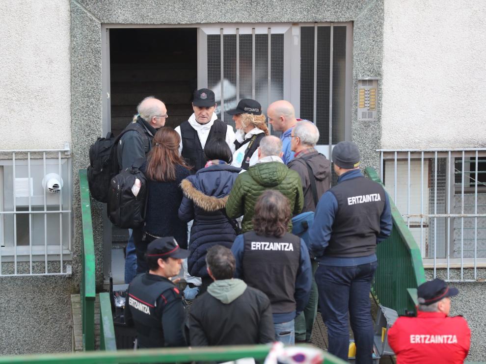 Bloque de viviendas en el que fueron encontrados los cadáveres de dos ancianos en Bilbao