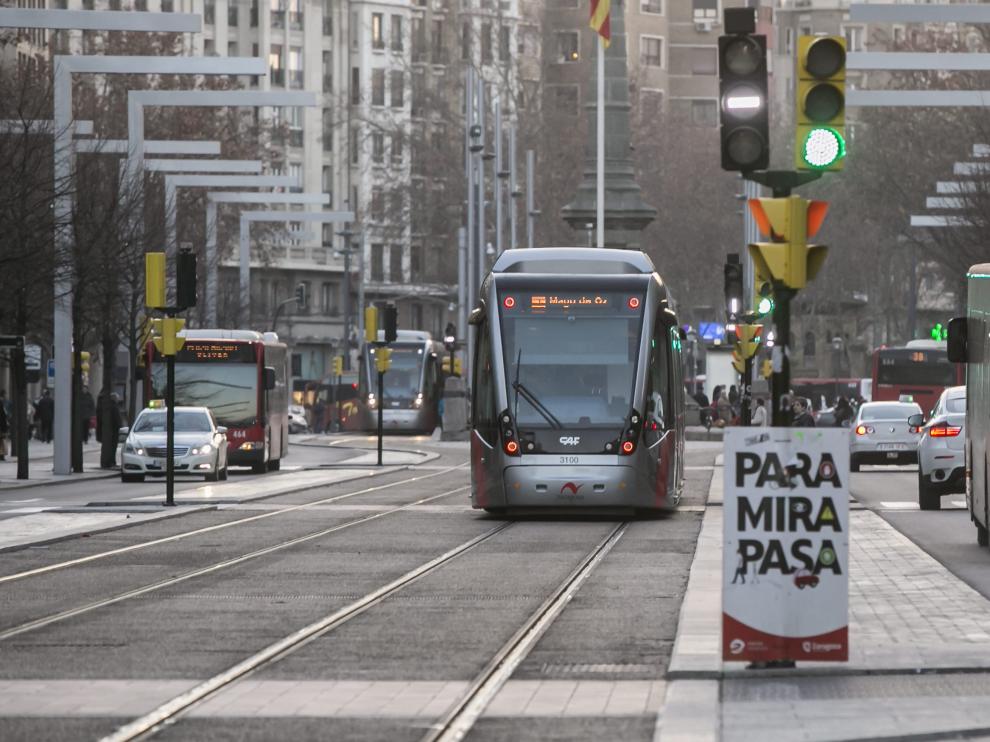 La campaña del 'Para, mira, pasa' se prolongó durante los primeros meses en los que el tranvía entró en funcionamiento.