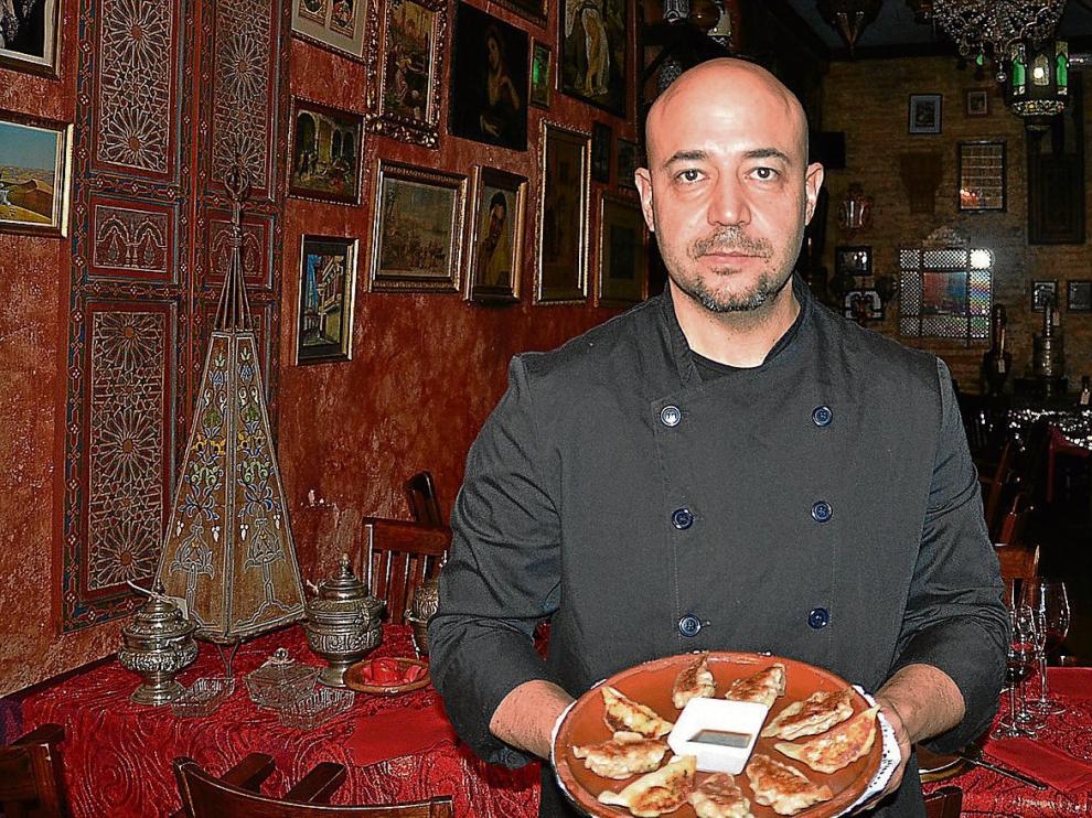 Jorge Silva, cocinero del restaurante Al-Kareni's Bazaar, en la calle de Don Teobaldo, 14.