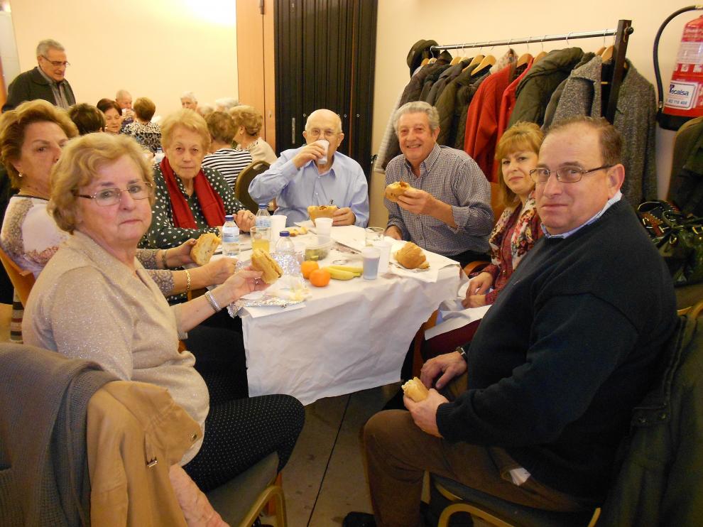 La merienda de San Vicente se ha celebrado en el Centro de Mayores.