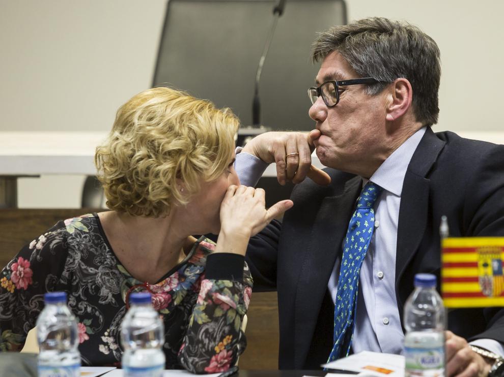 Arturo Aliaga y Rosa Santos, en la ejecutiva del PAR reunida este lunes por la tarde.