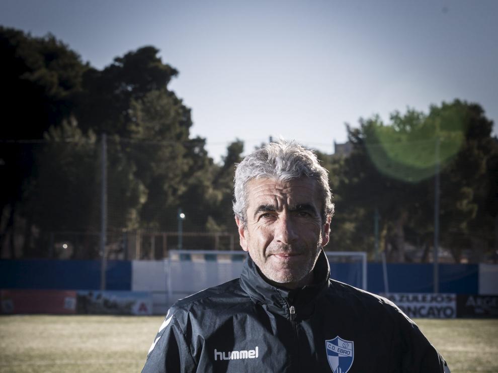 Míchel Moreno, ayer en el campo del Ebro, al pie del cañón.