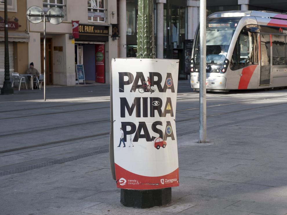 El Consistorio pondrá de nuevo en marcha la campaña 'Para, mira, pasa' para evitar atropellos por el tranvía.
