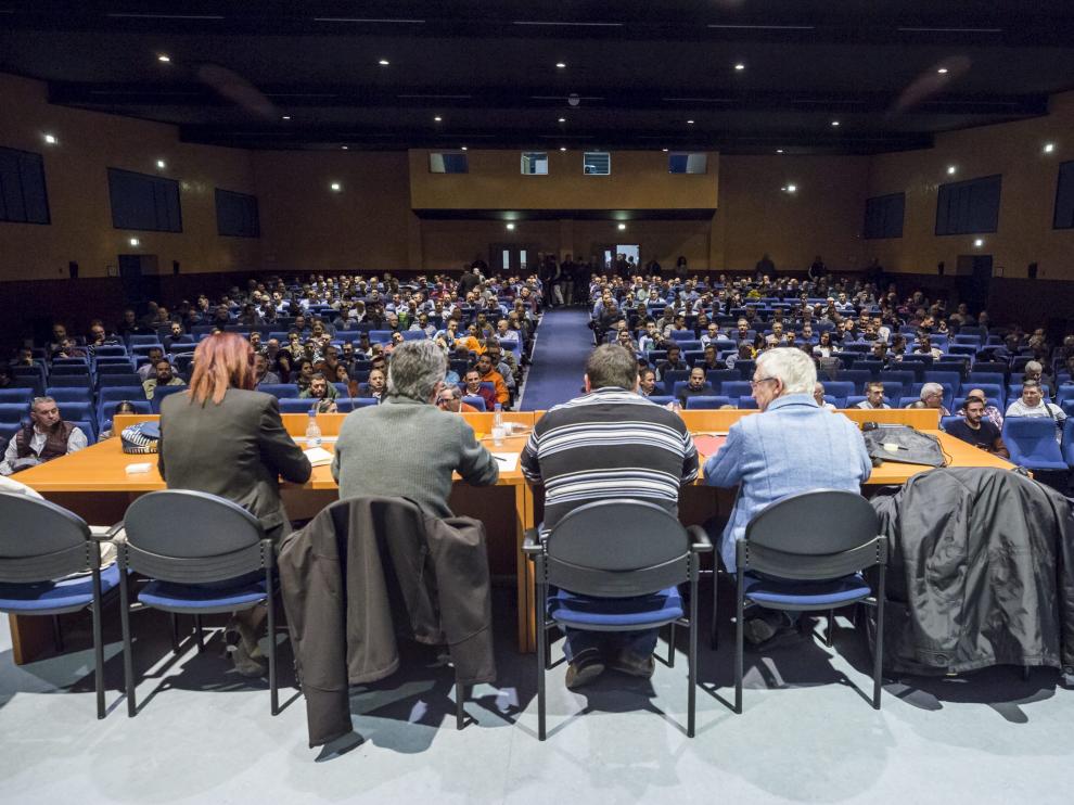 La asamblea dio su aval el pasado sábado a UGT para suspender las negociaciones en Opel