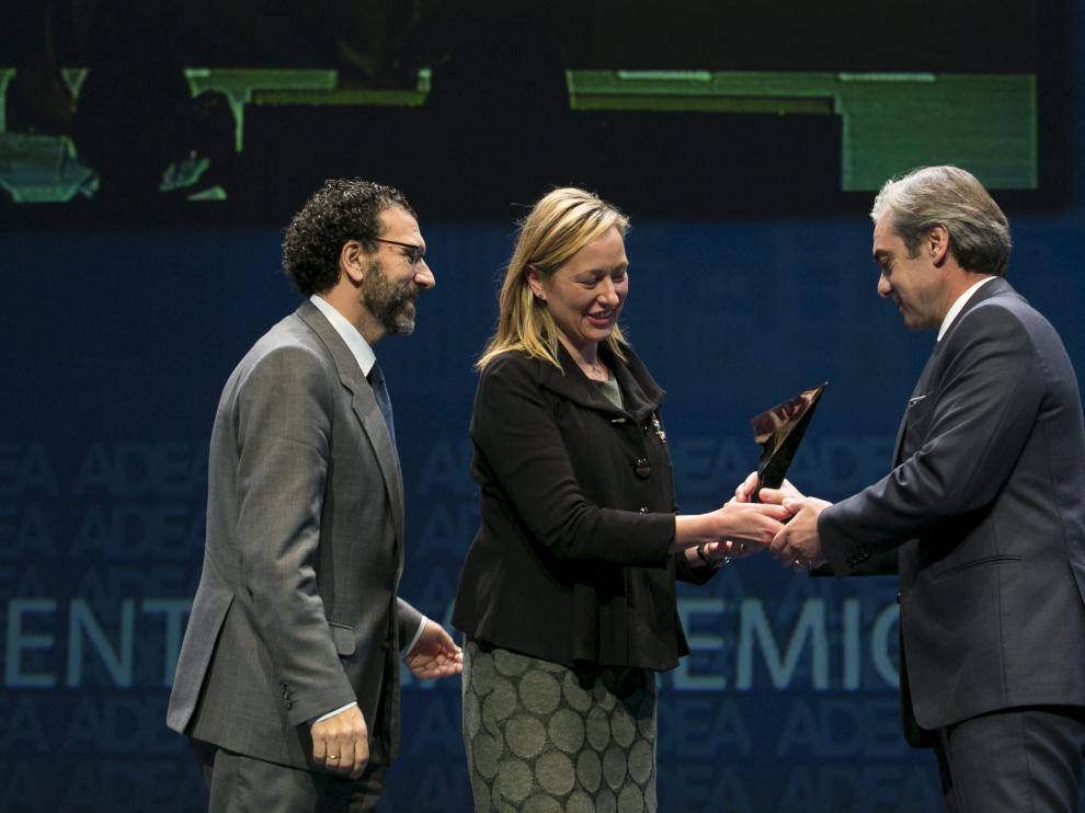 Imagen de archivo de 2015 de Alfonso Sesé, del grupo logístico Sesé, recibiendo la más destacada de las doce distinciones de ADEA