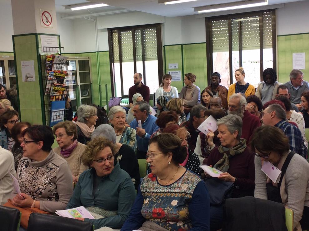 Alumnos del Miguel Hernández y profesores de distintos centros educativos durante la presentación del proyecto