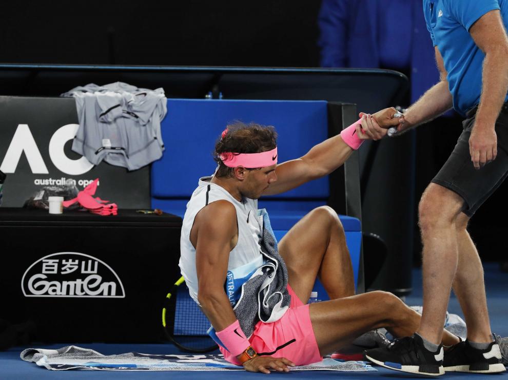 Nadal, con el fisio.