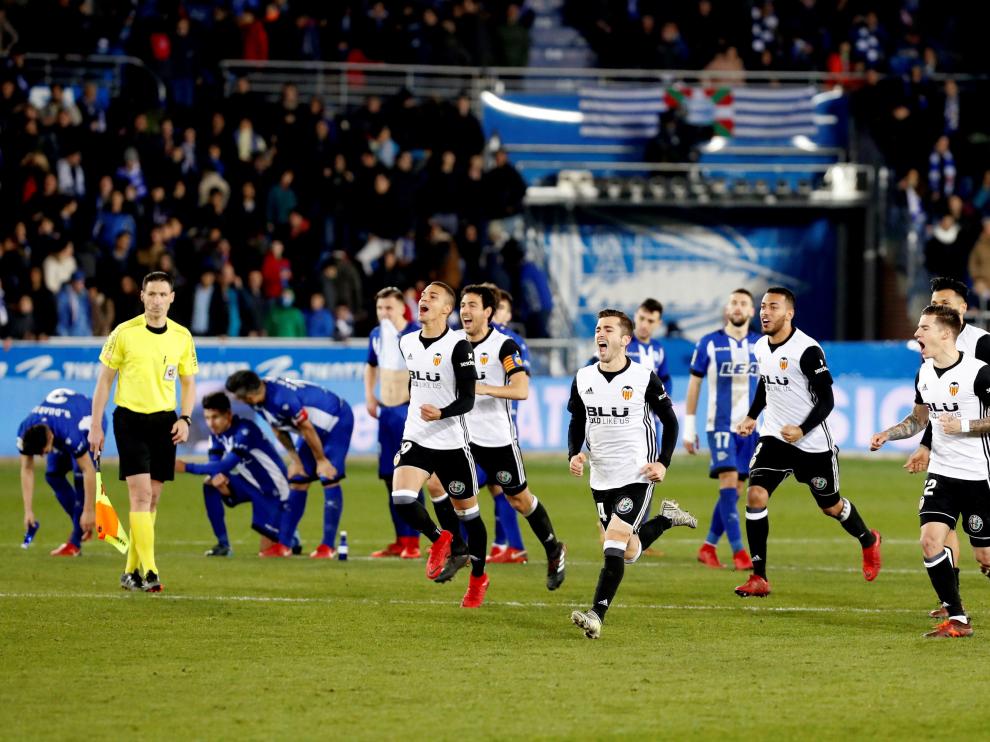Los jugadores del Valencia celebran su pase a semifinales.