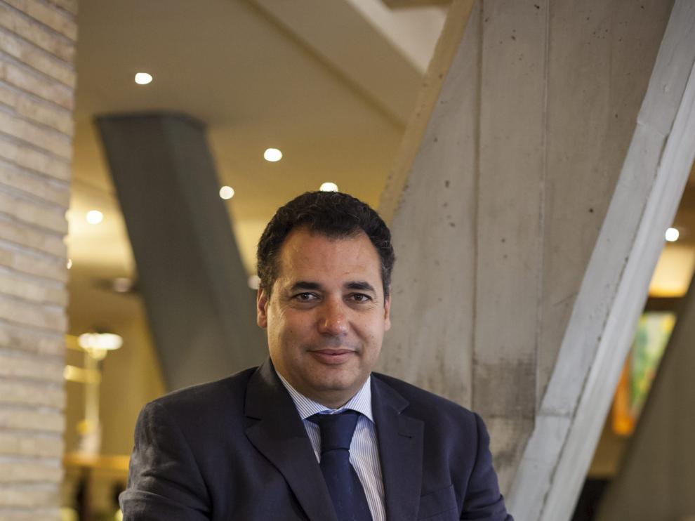 Benito Tesier, presidente del Cluster de Automoción de Aragón, en unas jornadas en el hotel Palafox