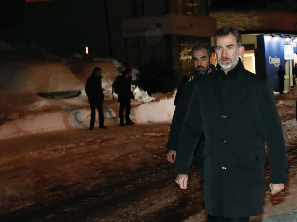 El rey Felipe VI llega a la localidad suiza de Davos