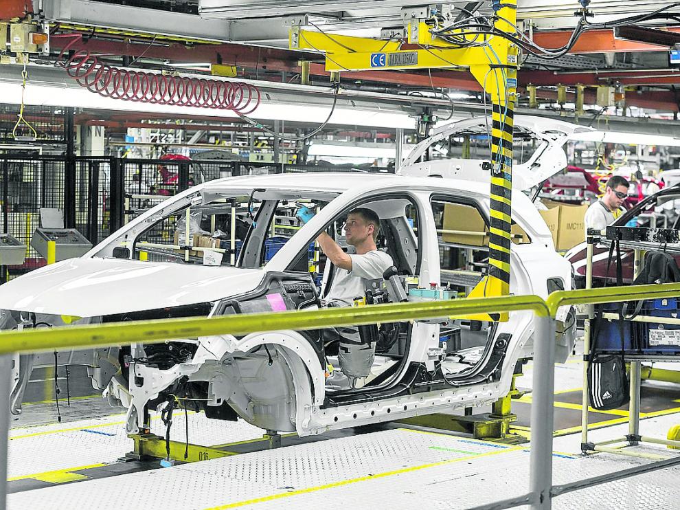 Imagen de la cadena de montaje de Opel España en Figueruelas.