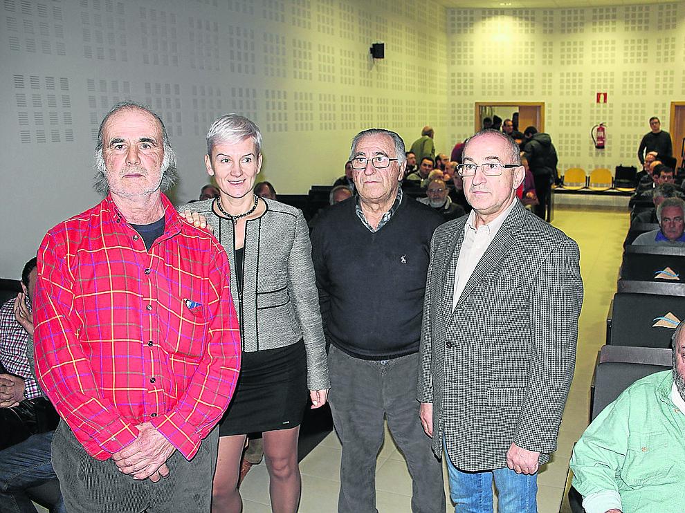 Algunos de los promotores de la plataforma. El primero por la izquierda, Antonio Carreras, el portavoz.