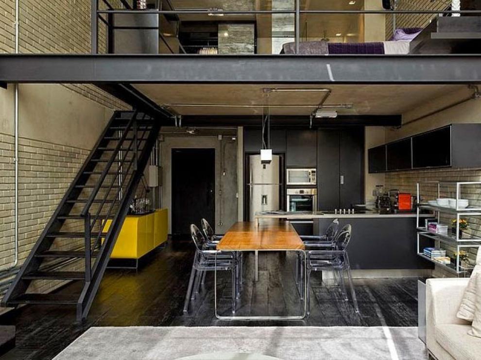 Los 'lofts' se caracterizan por tener techos altos y conservar elementos industriales.