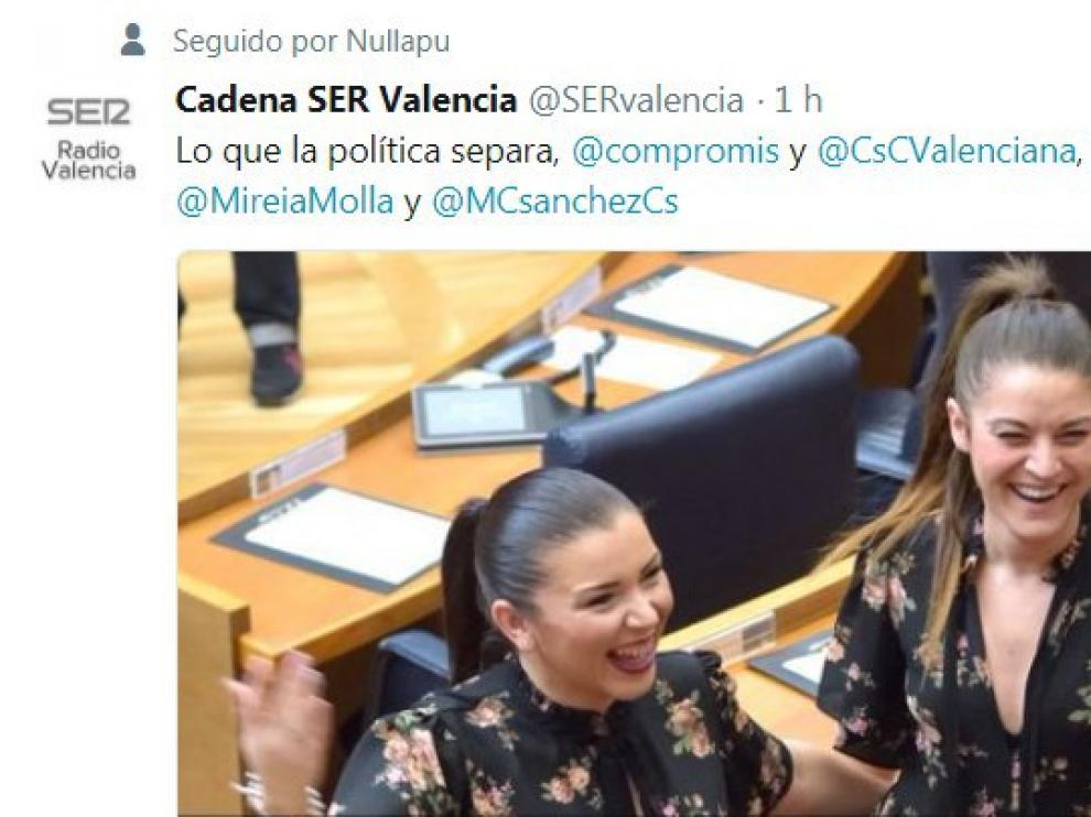 Varios tuits han recogido la coincidencia indumentaria de las dos diputadas valencianas.