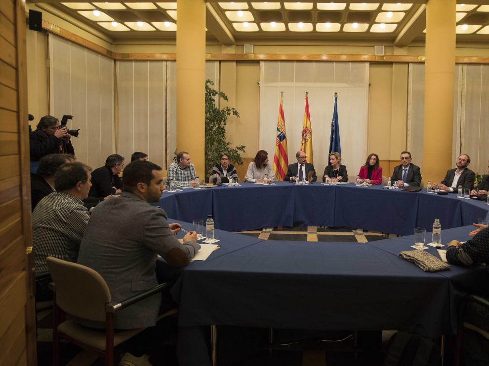 Imagen de la reunión del presidente Lambán con dirección y sindicatos de Opel, el jueves.