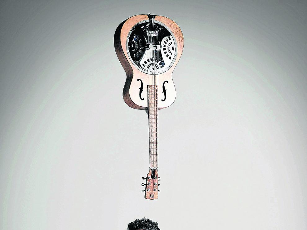 Jorge Drexler ofrece hoy en directo en Zaragoza los temas de su último disco.