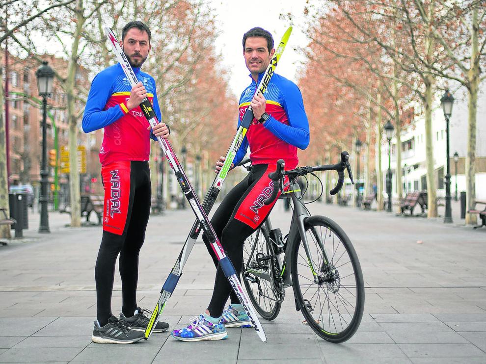 Daniel Vera y Jesús García Colás, en el paseo del Barón de Warsage en Calatayud.