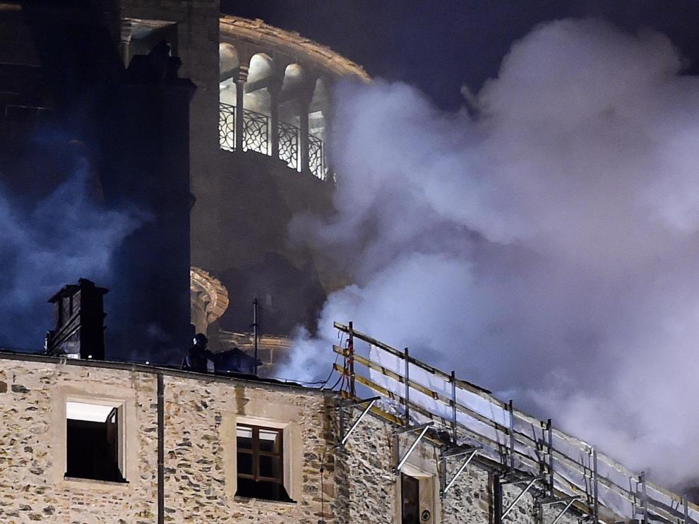 Imagen del incendio en la abadía de San Michele en Piamonte (Italia).