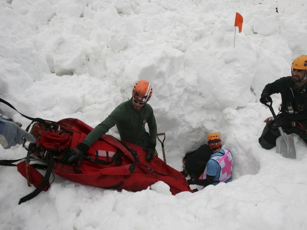 Un simulacro de rescate de víctimas de avalancha.