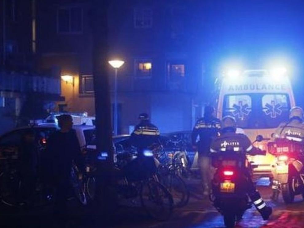 Una ambulancia, en el lugar del tiroteo