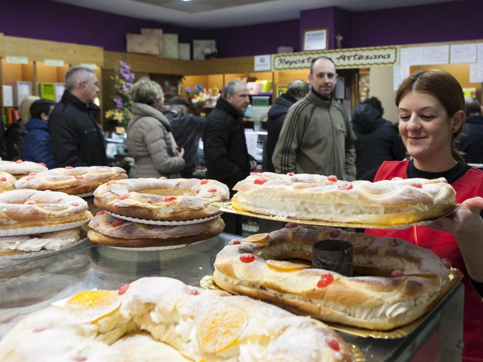 Venta de roscones de San Valero, en una imagen tomada el año pasado en la pastelería Ismael.