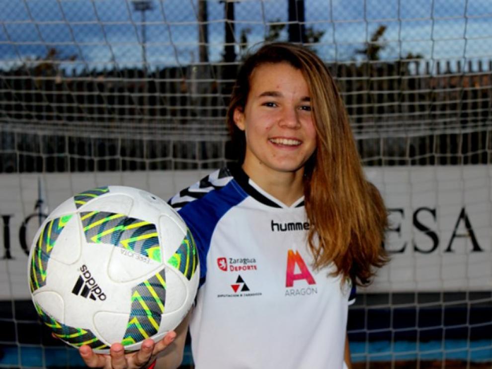 Nora Sánchez, jugadora del Zaragoza Fútbol Femenino y la selección española, y estudiante de 2º de Bachillerato.