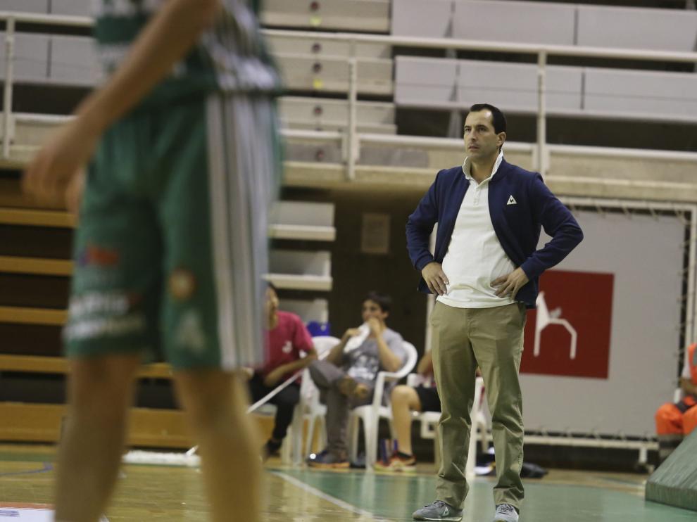 Guillermo Arenas, entrenador peñista, durante un partido de esta temporada en el Palacio de los Deportes.