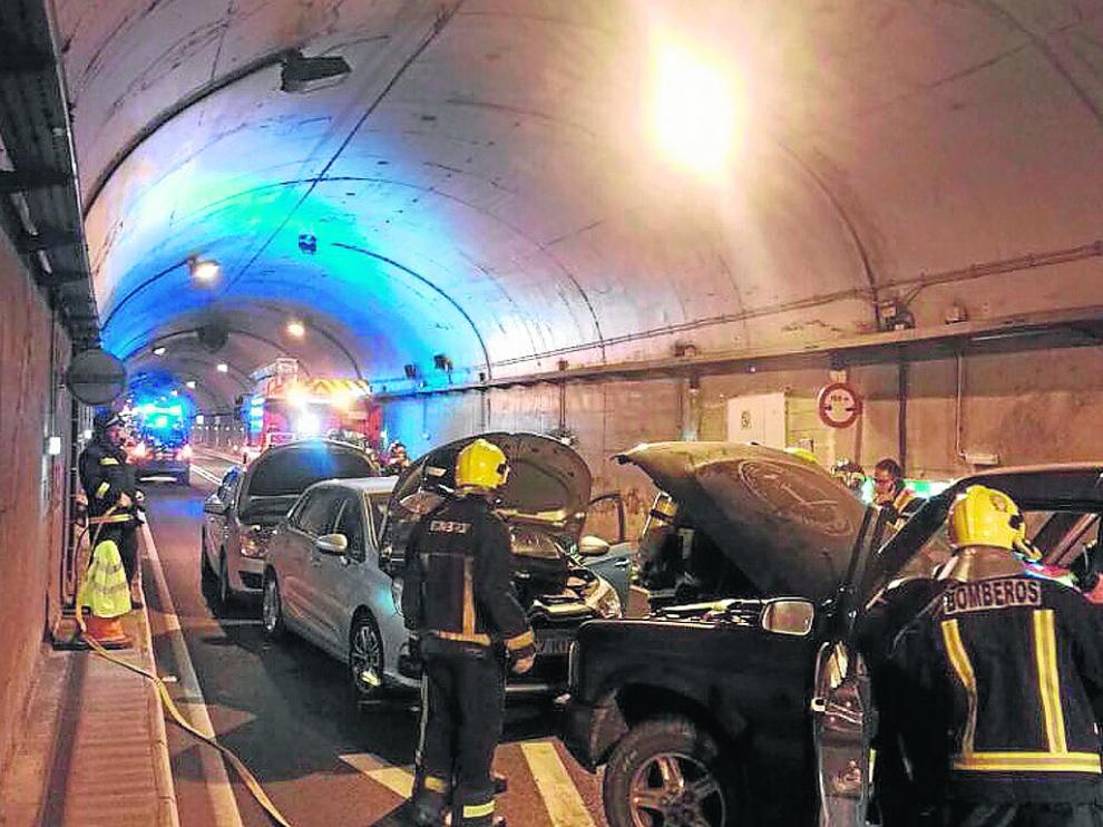 Voluntarios de Sobrarbe, en un simulacro realizado en el túnel de Bielsa.