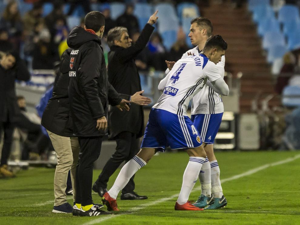 Momento en que Jesús Valentín sustituye a Pombo en el encuentro del pasado viernes ante el Córdoba.
