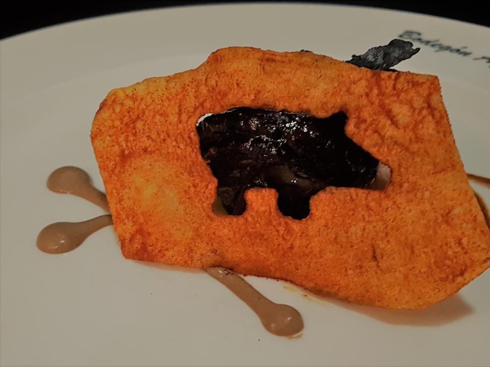 Cochinillo ibérico con confitura de cerveza malteada.