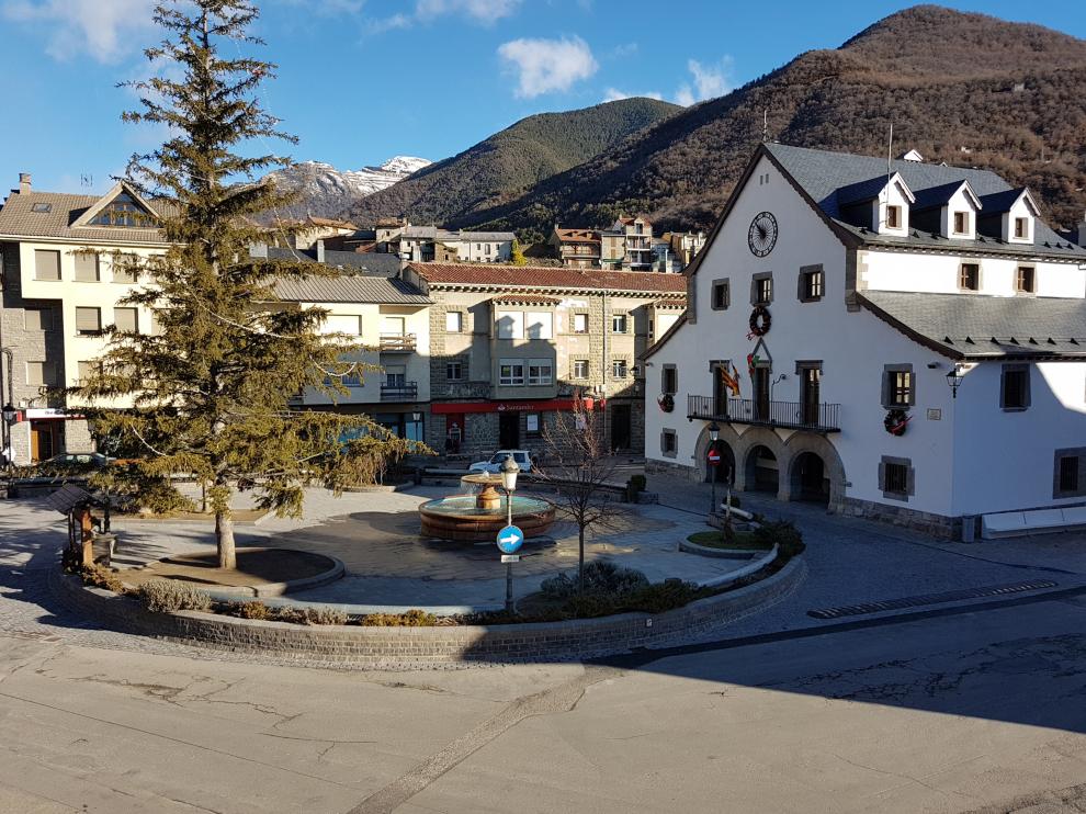 Plaza del Ayuntamiento de Biescas.