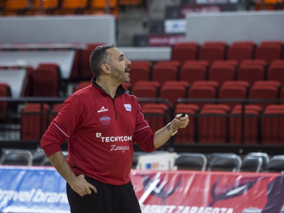Jota Cuspinera ha sido destituido este martes como entrenador del Tecnyconta Zaragoza.