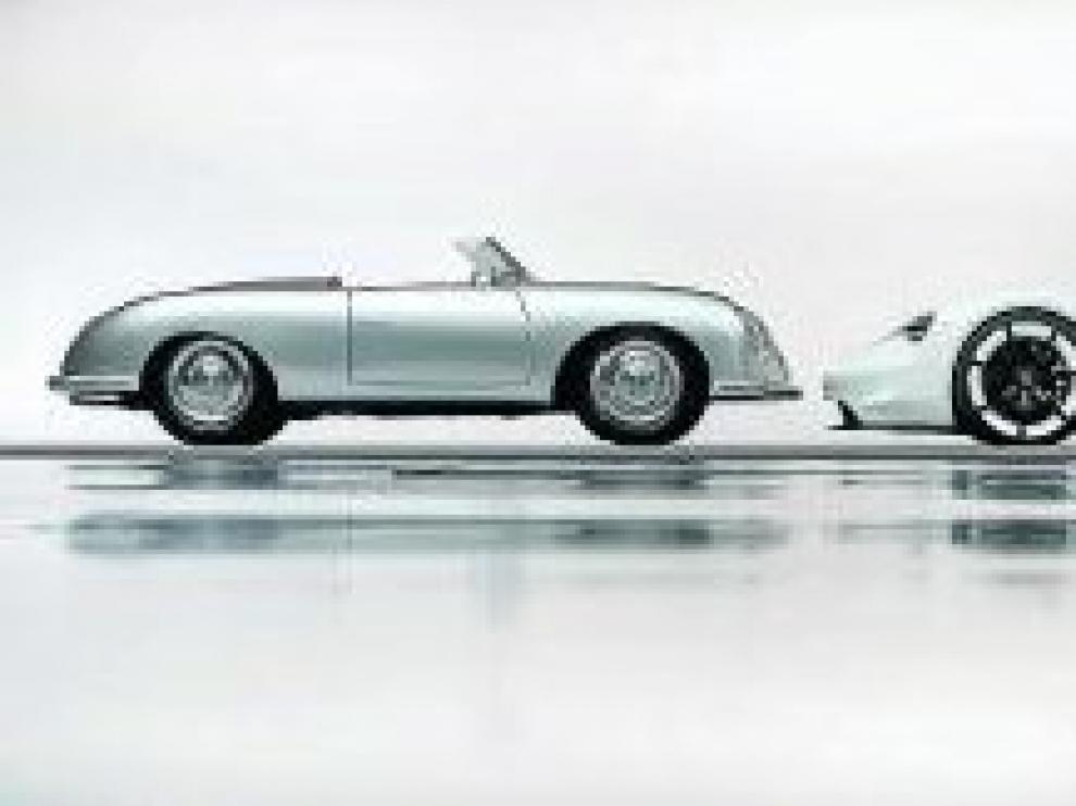 El Type 356 y el Mission E, pasado y futuro de Porsche.
