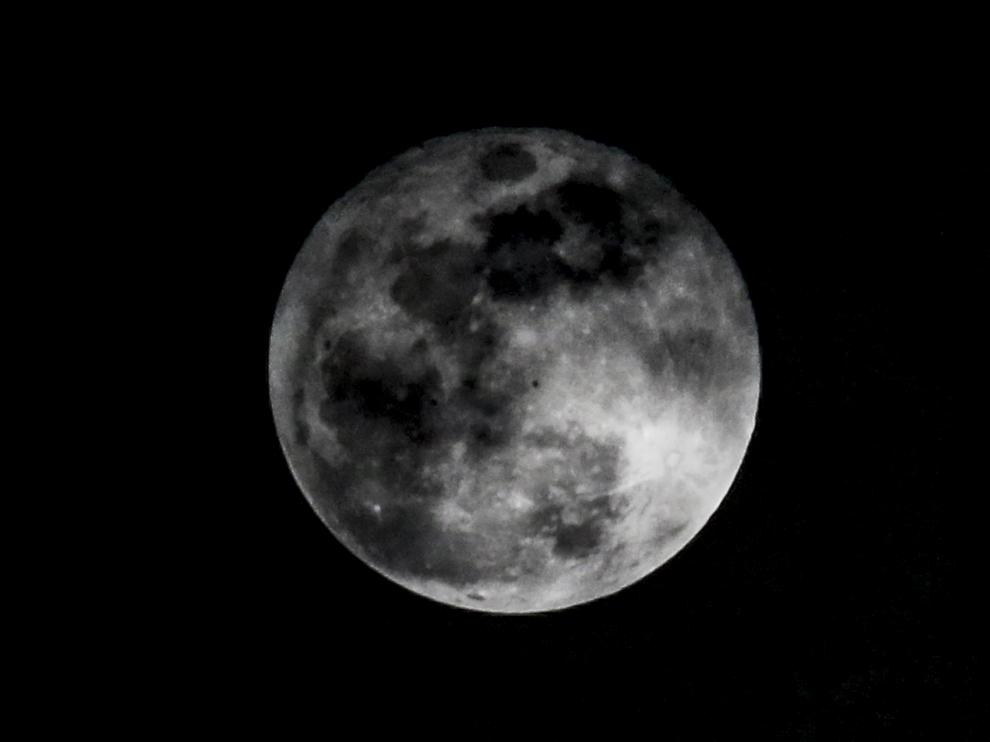 La superluna podrá verse en la noche del 30 al 31 de enero.