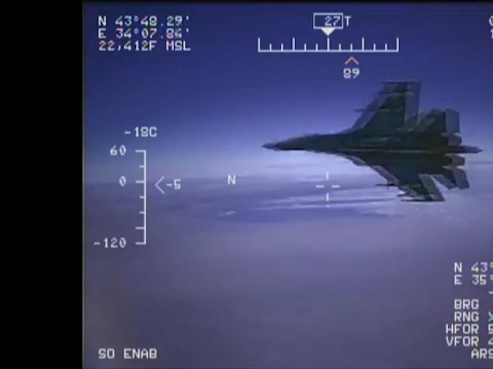 Imagenes captadas del caza ruso desde el avión de EE.UU.