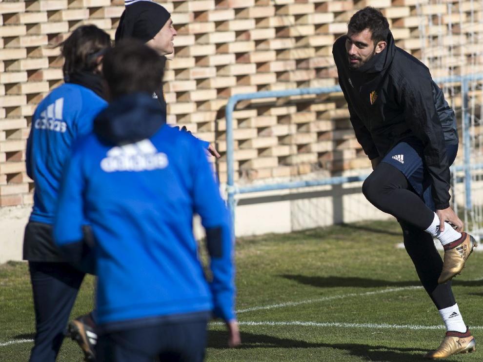 Borja Iglesias, en una fase del entrenamiento de este viernes en la Ciudad Deportiva.