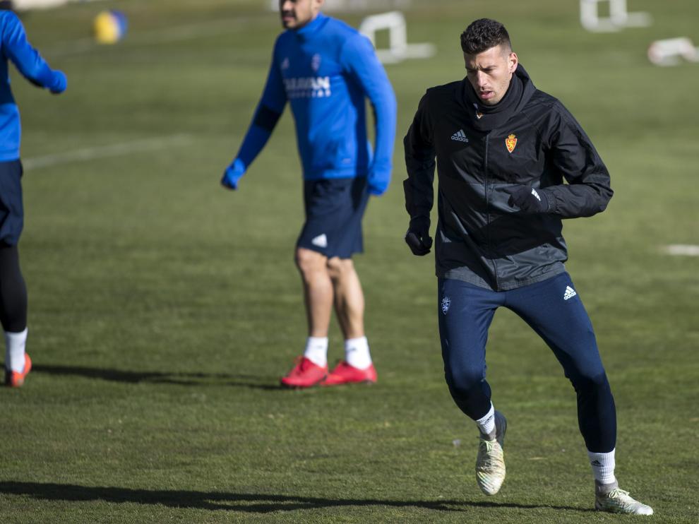 Bruno Perone, en plena actividad, en la sesión preparatoria de ayer en la Ciudad Deportiva.