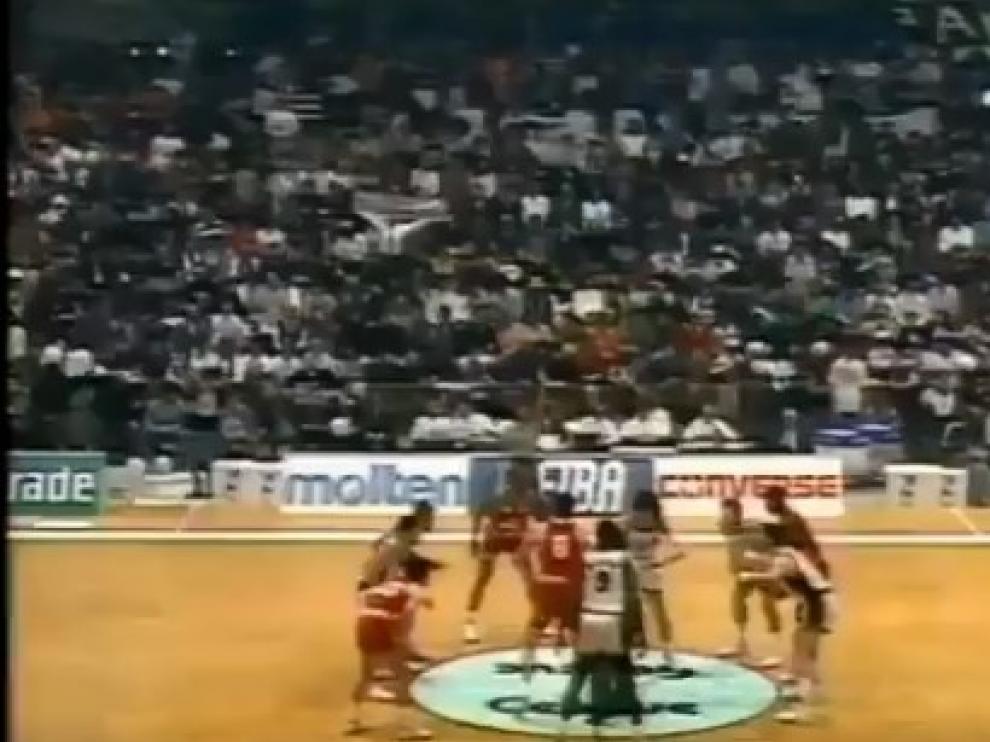 Un multitudinario hilo de Twitter revive la polémica final de la Recopa del CAI ante el PAOK.