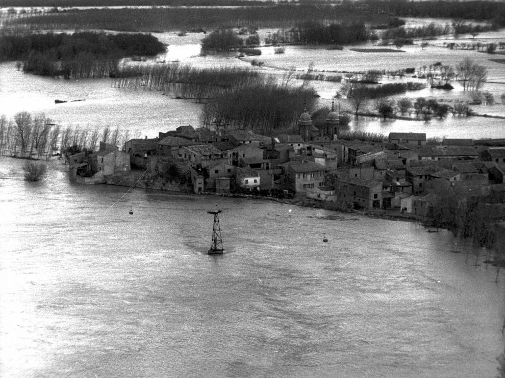 Alcalá de Ebro, convertido en una isla por la riada de 1978. El agua anegó su término municipal.