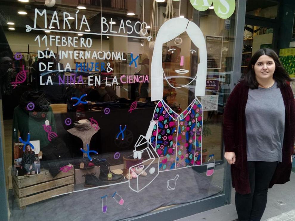 Más de 20 establecimientos de la red de economía creativa Made in Zaragoza se han unido para crear 'Escaparates con ciencia' y mostrar a mujeres científicas