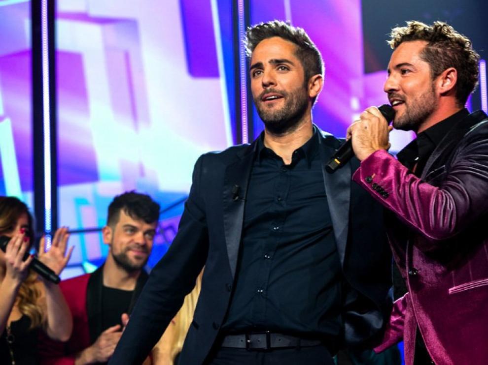 David Bisbal junto a Roberto Leal durante la gala final de Operación Triunfo