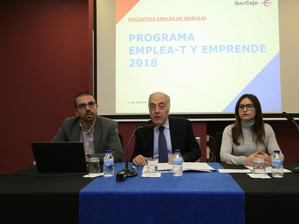 Toño Ruiz, José Luis Rodrigo y Sara Santolaria durante la presentación del programa de la Fundación Ibercaja.