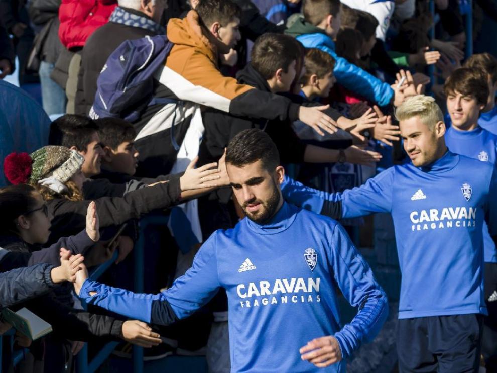 Oyarzun, Vinícius y Delmás saludan al público en el último entrenamiento a puerta abierta celebrado en La Romareda en las fechas de Reyes.
